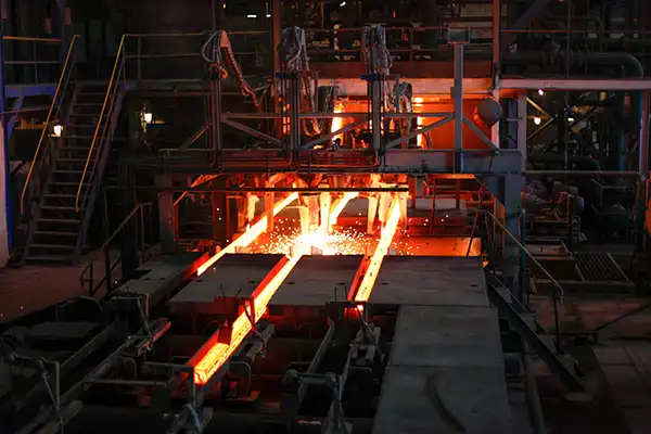 Photo d'industrie pour illustrer l’efficacité et la sobriété dans la stratégie énergétique